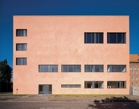 oberstufenzentrum fuer sozialversicherung, rueckseite