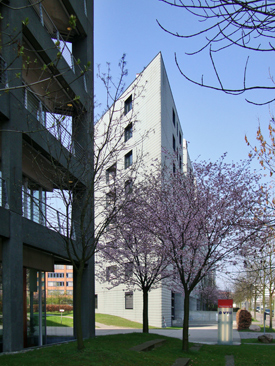 buero und wohnen vtg center hamburg, sicht auf die spitze des wohnhauses